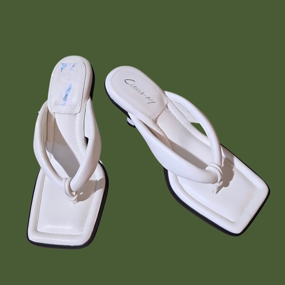 Circus by Sam Edelman White Women's Sandals - Picture 9 of 9